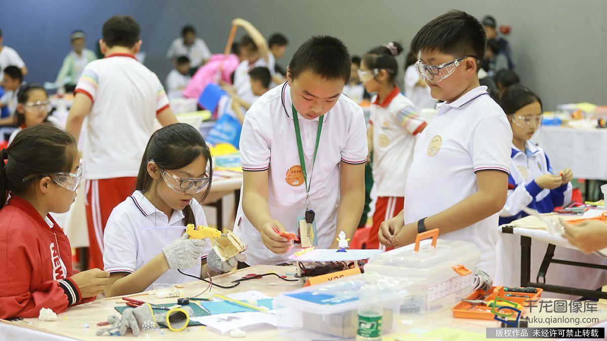 北京市111所中小学学生比拼“科技创新”